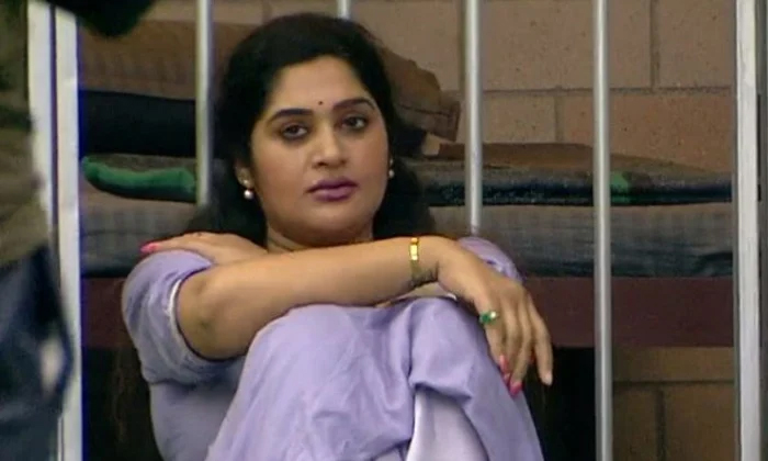  Netizens Trolling Bigg Boss Contestant Priya Why Because Details, Bigg Boss Priy-TeluguStop.com