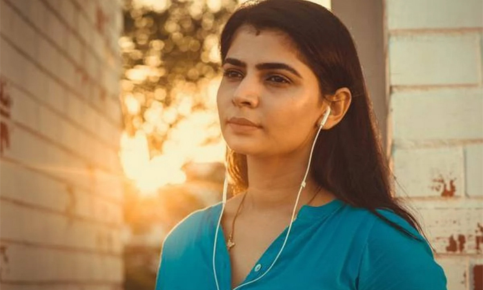  Singer Chinmayi Hard Reply To The Abusive Comments Netizen Details, Telugu Play-TeluguStop.com