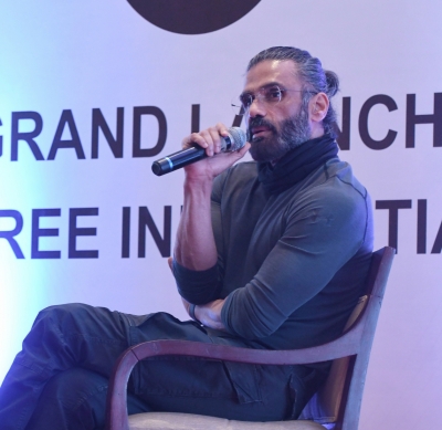  Suniel Shetty Launches ‘mobile Spittoons’ To Curb A Bad Habit ̵-TeluguStop.com