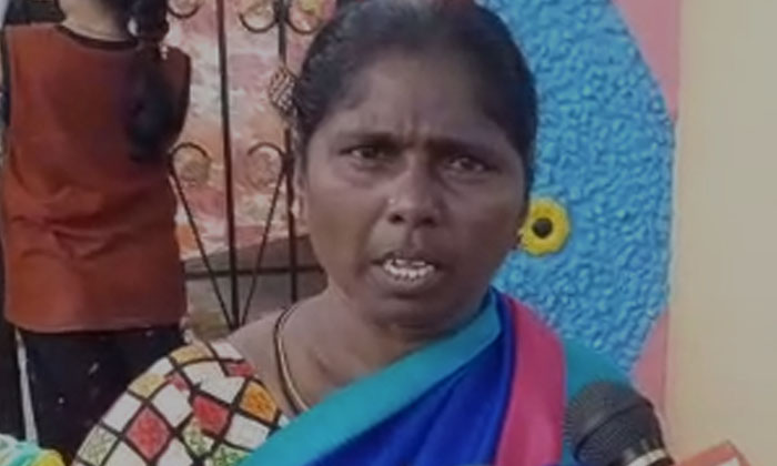  Caste Discrimination In Batukamma Celebrations In Suryapeta District , Surypeta-TeluguStop.com