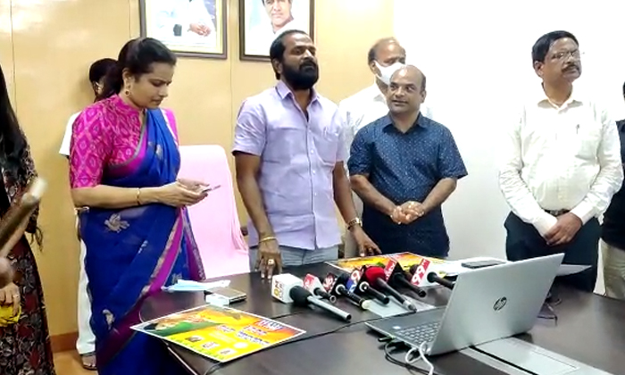  Telangana Minister V Srinivas Goud Inagurated The Bathukamma Songs, Telangana Mi-TeluguStop.com