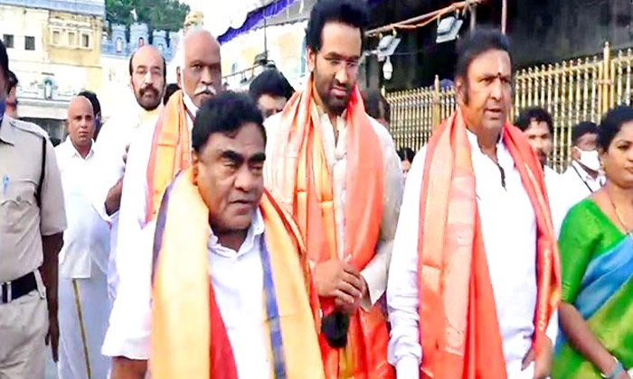  Maa Elections 2021 Manchu Vishnu Visit Tirumala Tirupati His Team, Manchu Vishnu-TeluguStop.com