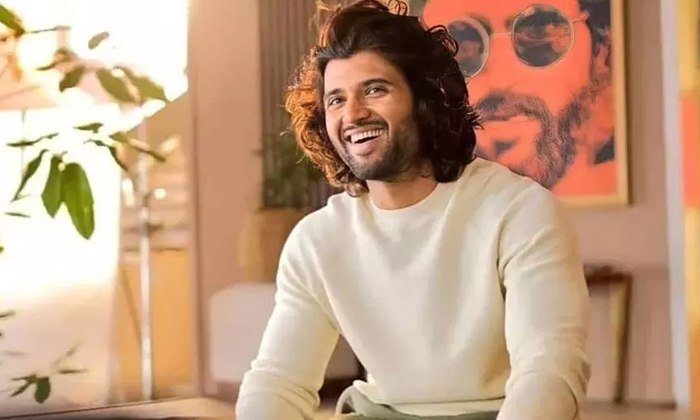  Vijay Devarakonda Liger Shooting Postpone For Pushpaka Vimanam Promotions , Anan-TeluguStop.com