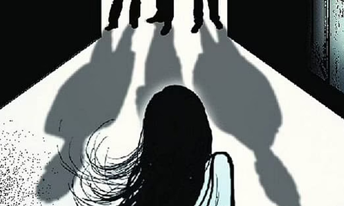  400 People Raped A Minor A Sensational Incident, Rape, Sensational News, Maharas-TeluguStop.com