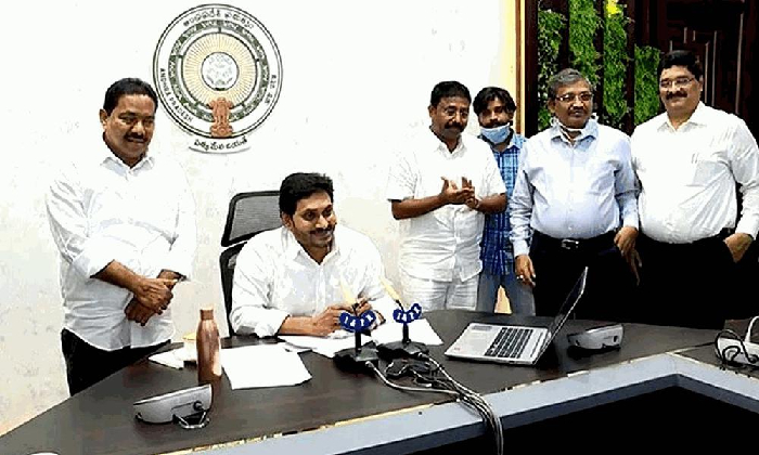  Ap Cm Jagan To Release Rs 686 Cr Today Under ‘jagananna Vidhya DeevenaR-TeluguStop.com