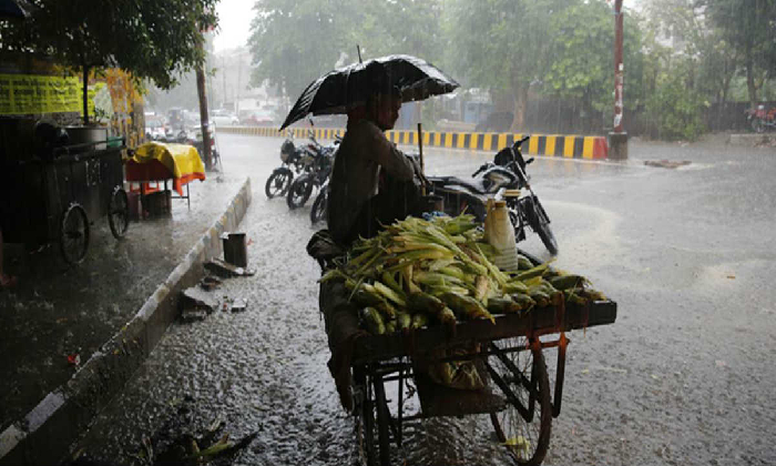 Intense Downpour Brings Life To Standstill In Nellore And Tirupati Intense Downpour Brings Life To Standstill In Nellore And Tirupati-TeluguStop.com