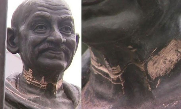  Mahatma Gandhi's Statue Vandalized In Australia, Australia, Mahatma Gandhi's Sta-TeluguStop.com