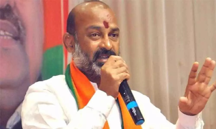  Nalgonda Police Registers Case Against Telangana Bjp Chief Bandi Sanjay-TeluguStop.com