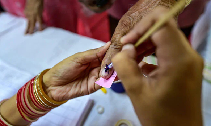  Polling For 36 Sarpanches And 68 Ward Members Seats Ends At 1 Pm In Andhra-TeluguStop.com