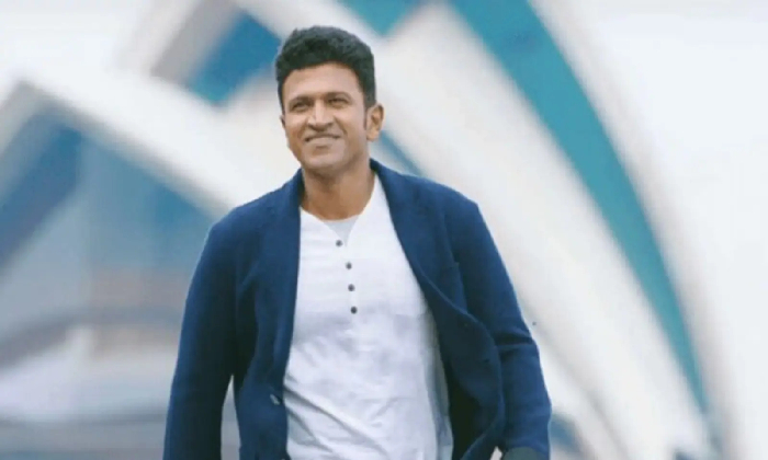  Ram Charan To Be Hero In Puneeth Raj Kumar Biopic?-TeluguStop.com