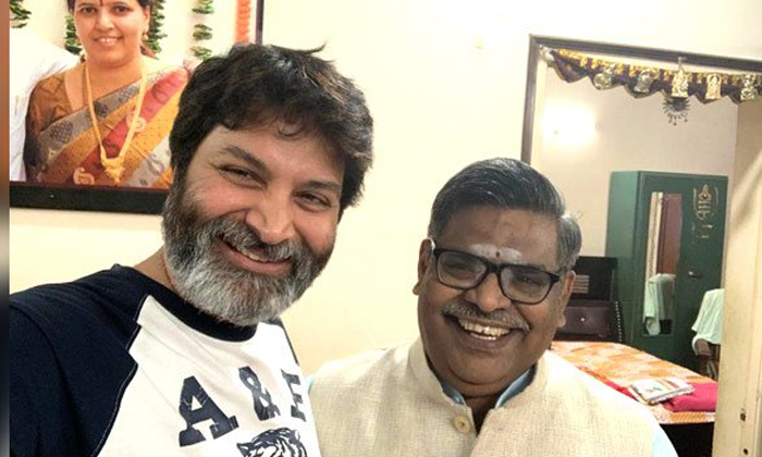  Trivikram Emotional Speech About Sirivennela Video Goes Viral In Social Media,-TeluguStop.com