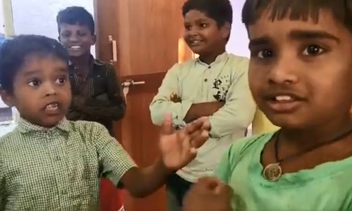  Viral Video Took My Pencil The Kid Who Wants To Put The Complaint Details, Viral-TeluguStop.com