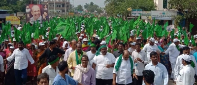  Rains Cause A Pause In The ‘mahapadyatra’ Of Amaravati Farmers-TeluguStop.com