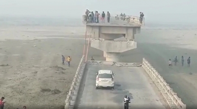  Bridge Collapse In Up District, No Casualties-TeluguStop.com