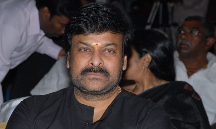  Chiru In Swami Mala And His Hand On Tamanna Shoulder Viral On Twitter, Chiranjee-TeluguStop.com