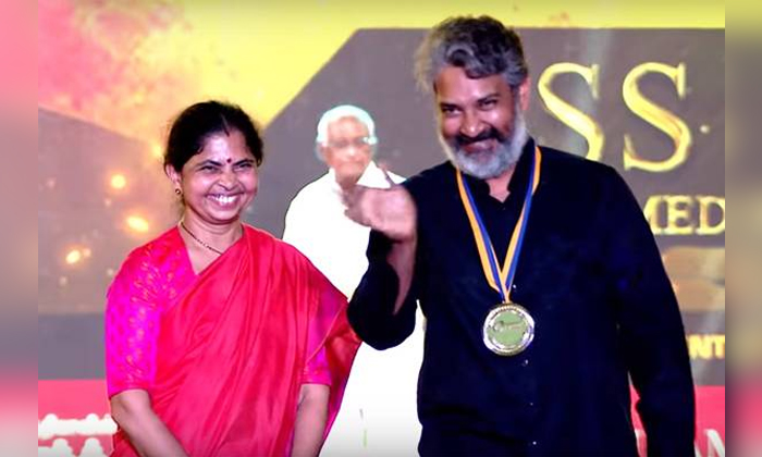  Director Rajamouli Shocking Comments About His Wife Earnings Details, His Wife-TeluguStop.com