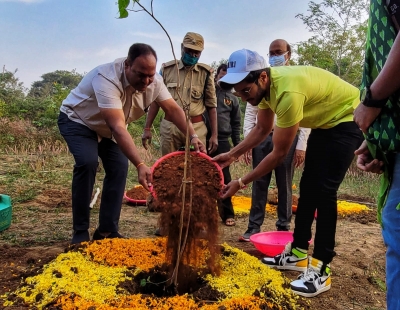  Dulquer Salmaan Takes Part In Green India Challenge – Hyderabad | Telang-TeluguStop.com