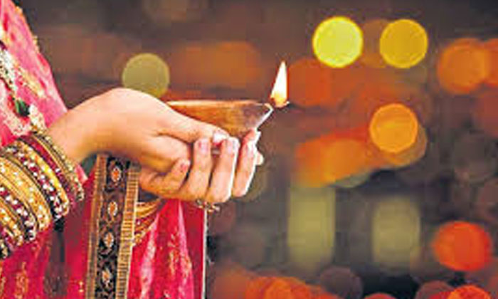  Do You Know Why Females Give Harathi On Diwali Diwali, Festiva, Worship, Hindu B-TeluguStop.com