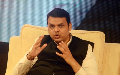  Fadnavis And Goa Congress’ Working President Meet For A ‘chance Meet-TeluguStop.com