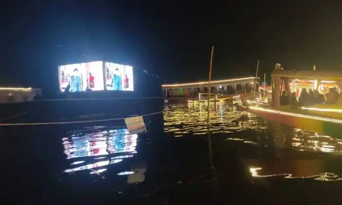  Have You Ever Seen The Movie Theater Floating Middle Of Lake Details, Viral Late-TeluguStop.com