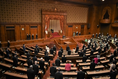  Japanese Lawmakers Will Donate A Monthly Allowance-TeluguStop.com