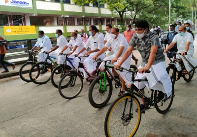  Kerala Oppn Mlas Ride Bicycles To Assembly In Protest  –  Chennai | Tamil-TeluguStop.com
