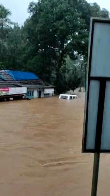 Kerala Rains: Schools And Colleges To Stay Closed Monday-TeluguStop.com