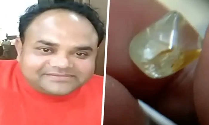  Labourer In Madhya Pradesh Find Diamond Worth 20 Lakh-కష్టానికి ప్రతిఫలం అందుకున్న కూలీ.. ఒక్క రాత్రిలోనే..-General-Telugu-Telugu Tollywood Photo Image-TeluguStop.com