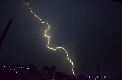  In Tn’s Tirunelveli, Lightning Kills Men-TeluguStop.com