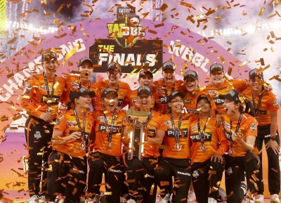  Marizanne Kapp Helps Perth Scorchers Lift Maiden Wbbl Title-TeluguStop.com