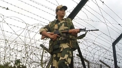  Bsf: Fenced Most Of India-b’desh Frontiers By 2022-TeluguStop.com