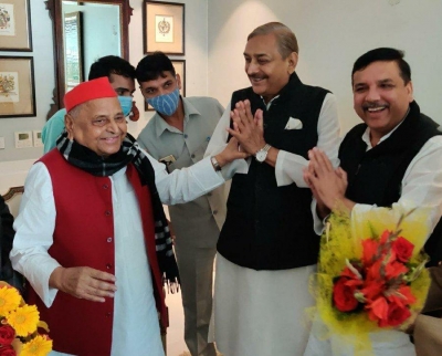  Mulayam Celebrates Turning 83-TeluguStop.com