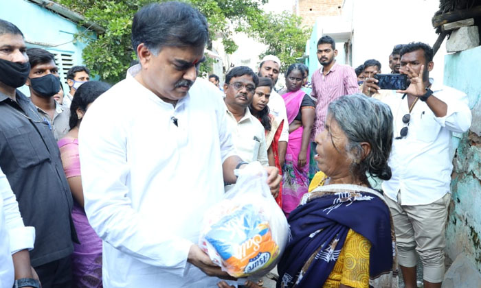  Distribution Of Essential Commodities Under The Auspices Of Jana Sena In Flood A-TeluguStop.com