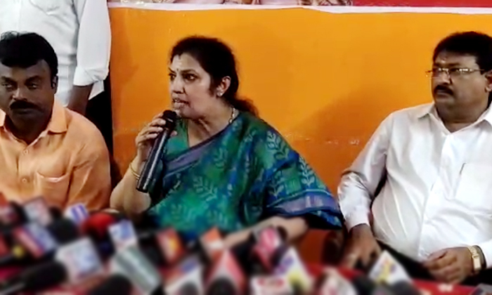  Partisan Politics Are Happening In Ap Says Bjp General Secretary Purandheswari,-TeluguStop.com