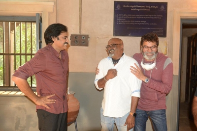  Pawan Kalyan Commends Ravi K. Chandran As A Cinematographer For His Work On R-TeluguStop.com