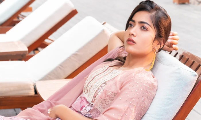  Rashmika In Love With Tollywood Hero Whispers In The Industry Details,  Rashmika-TeluguStop.com