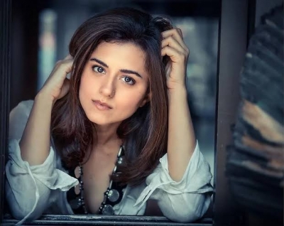  Ridhi Dogra’s Bollywood Debut Film ‘lakadbaggha’-TeluguStop.com