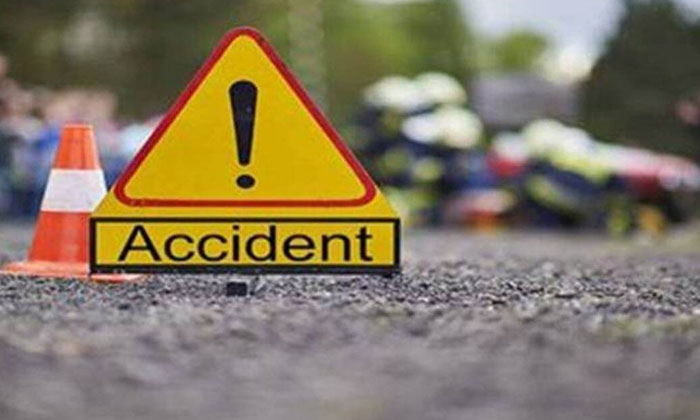  Terriable Road Accident On Endada National Highway, Road Accident , Endada , Na-TeluguStop.com