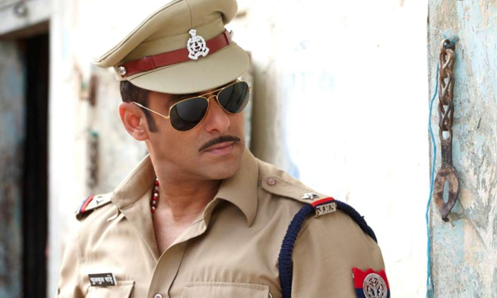  I Feel So Tension To Act As A Policeman Salman Khan Comments Viral-పోలీస్ గా నటించేందుకు టెన్షన్ పడ్డ.. సల్మాన్ ఖాన్ కామెంట్స్ వైరల్-Latest News - Telugu-Telugu Tollywood Photo Image-TeluguStop.com