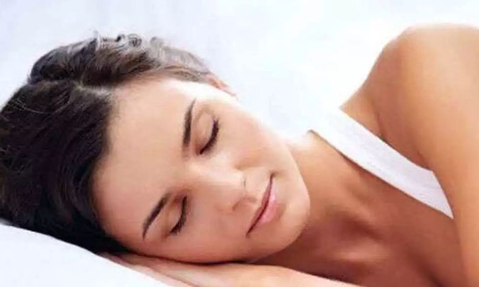  If You Sleep Like That, You Will Definitely Get Wrinkles On Your Face! Face, Wri-TeluguStop.com