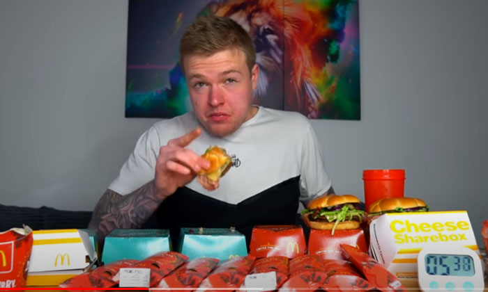  Ho My God. If You Know How Many Burgers He Ate In 24 Minutes, Burgers Challenge,-TeluguStop.com
