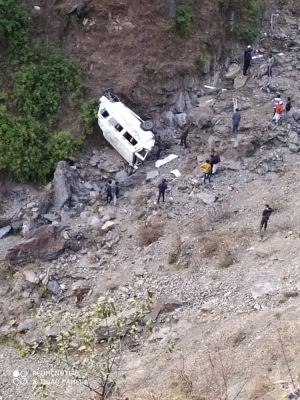  In A Road Accident That Occurred In J&k’s Ramban Dist, 6 People Were K-TeluguStop.com