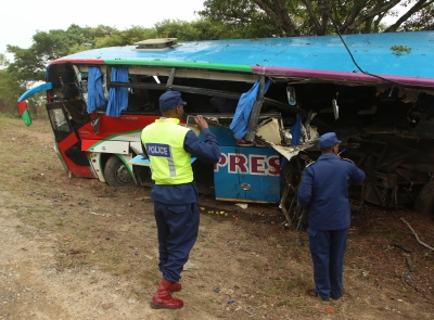  77 People Die In Zimbabwean Road Accidents During Festive Season-TeluguStop.com