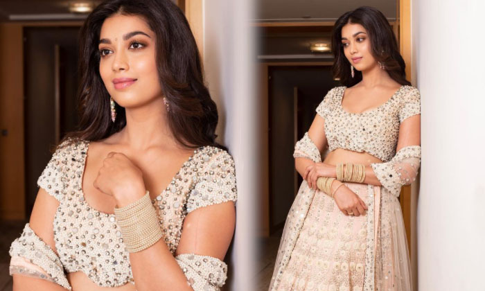 Actress Digangana Suryavanshi Looks Classy And Elegant In This Pictures-దిగంగనా సూర్యవంశి స్టన్నింగ్ ఇమేజస్-telugu Trending Latest News Updates High Resolution Photo
