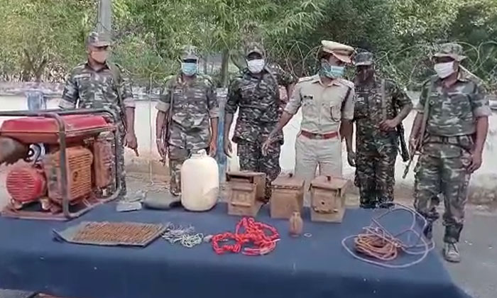  Police Seize A Huge Maoist Dump On The Andhra-odisha Border , Andhra , Odisha ,-TeluguStop.com