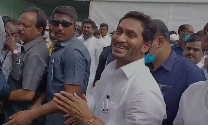  Cm Jagan Visits Annamayya Project Flood Affected Villages, Cm Jagan , Annamayya-TeluguStop.com