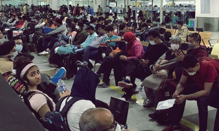  Nris Stuck At Delhi Airport Covid Hotspot, Covid Hotspot, Rtpcr Tests At Airport-TeluguStop.com