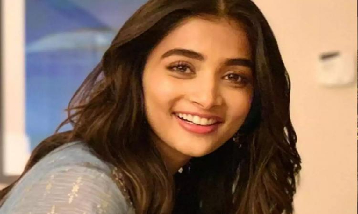  The New Devotional Angle In Pooja Hegde!-TeluguStop.com