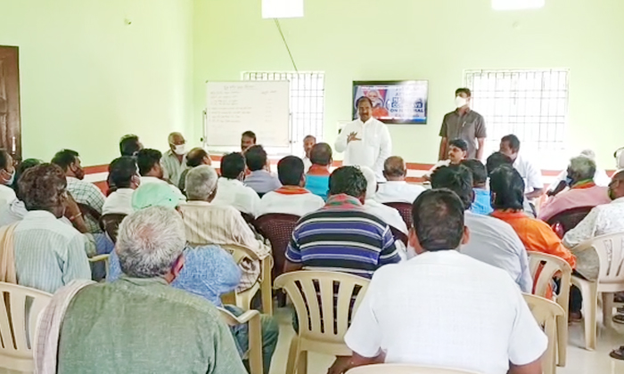  Bjp Chief Somu Veerraju Visits Tuni Awareness Program On Organic Farming Details-TeluguStop.com