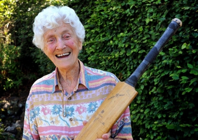  England’s Eileen Ash, World’s Oldest Living Test Cricketer, Dies At-TeluguStop.com